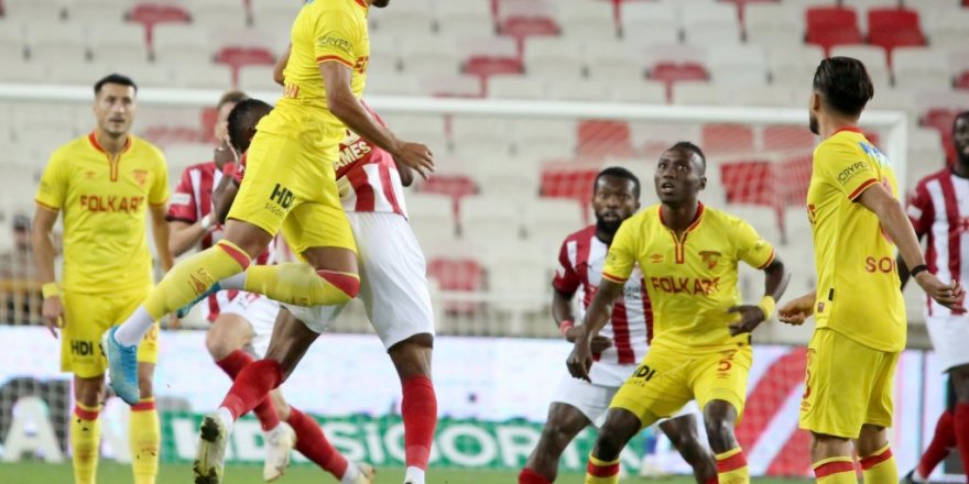 Süper Lig: D.G. Sivasspor: 1 - Göztepe: 0 (İlk yarı)