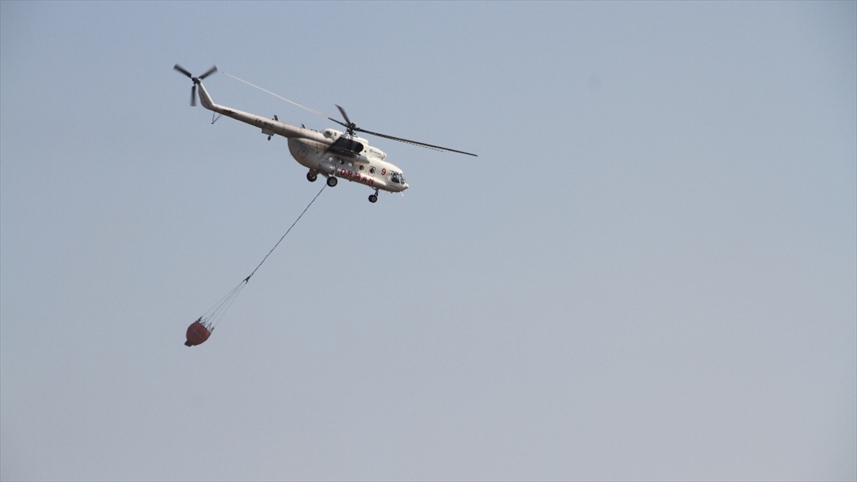 Tunceli'deki Orman Yangına 2 Helikopter Ve 1 Uçakla Müdahale Ediliyor