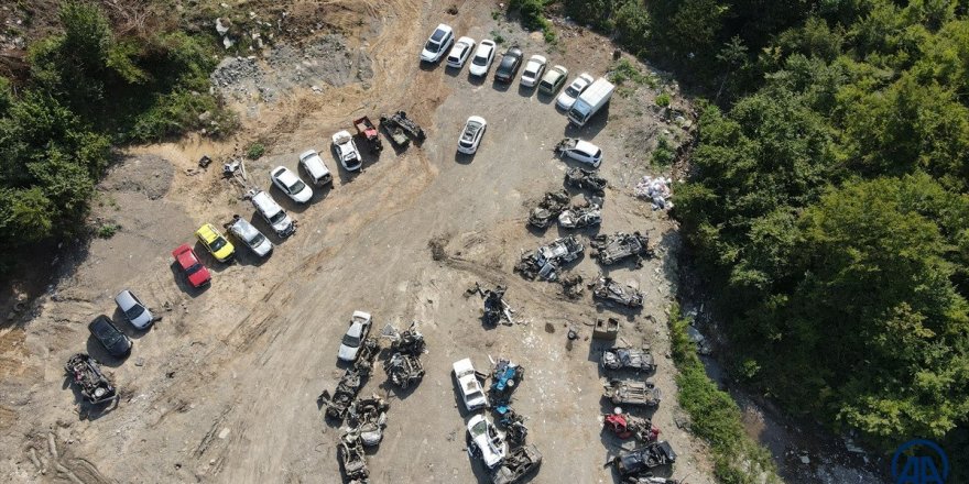 Kastamonu'da sel suları yüzlerce aracı hurda yığınına çevirdi