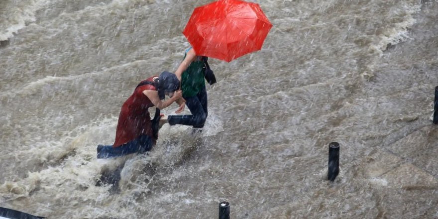 Marmara ve Karadeniz için kuvvetli yağış uyarısı