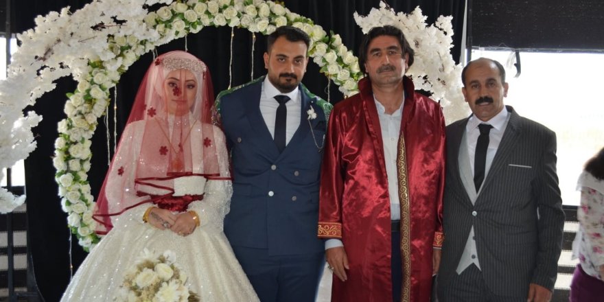 Aşiret düğününde altınlar havada uçtu