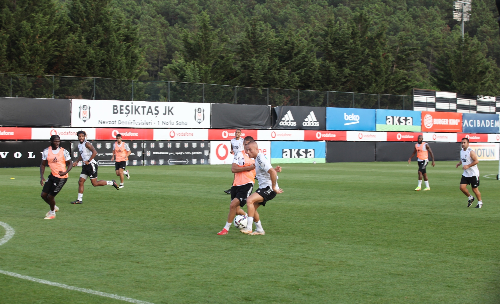 Beşiktaş, kondisyon ve taktik çalıştı
