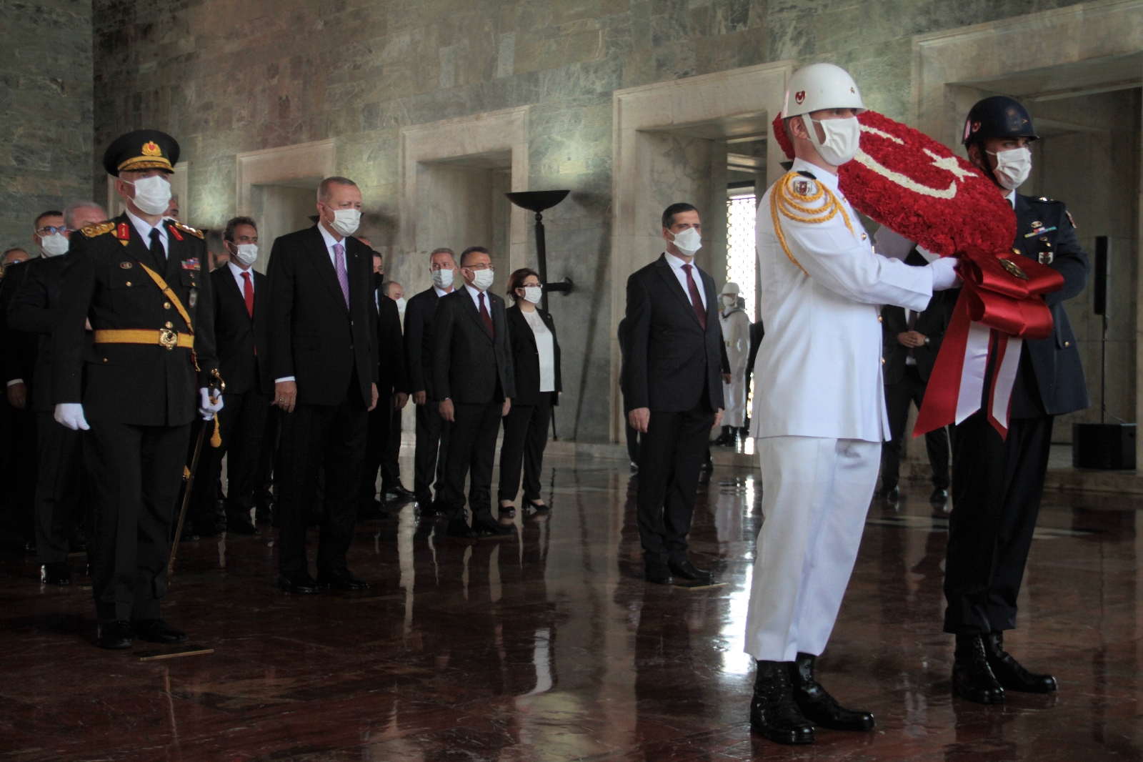 Devlet Erkanı Büyük Zafer’in 99’uncu Yıl Dönümünde Anıtkabir’de