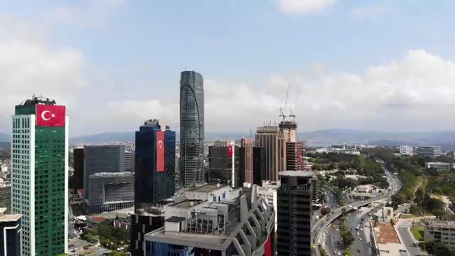 Maslak’ta Gökdelenler Türk Bayrakları Ve Atatürk Posteriyle Süslendi