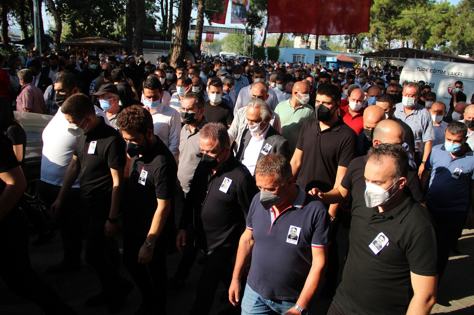 Başkan Böcek’ten, Ağabeyine Son Görev