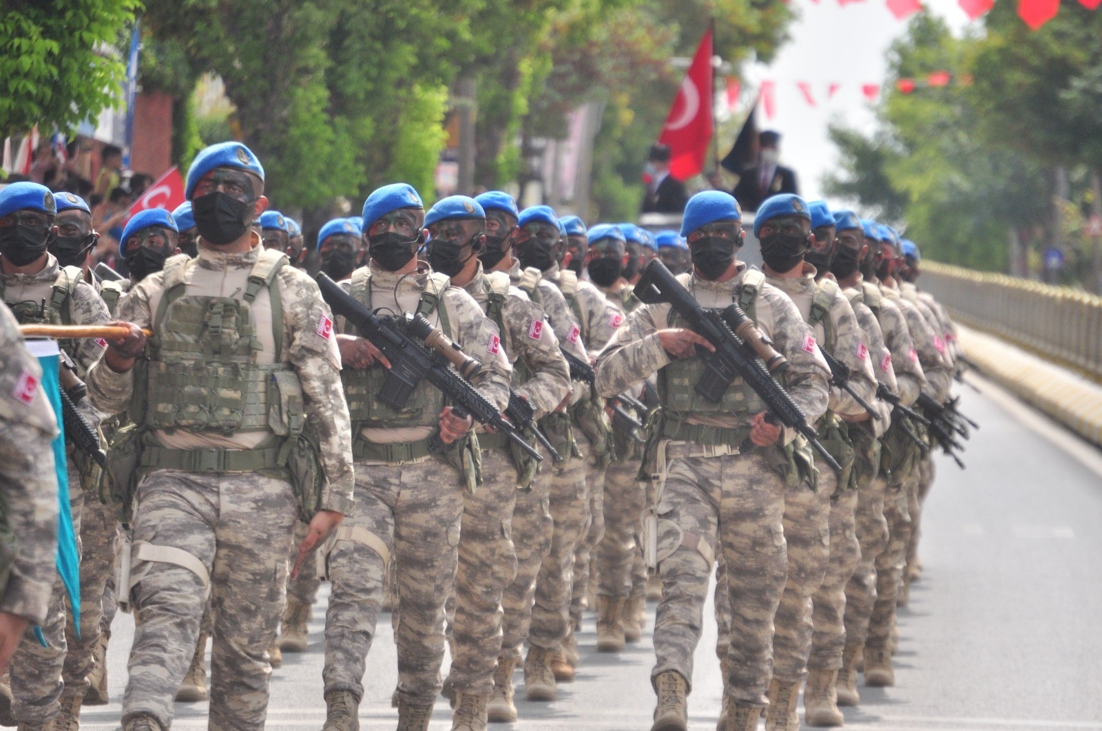 Mehmetçikten Göz Dolduran Geçit Töreni