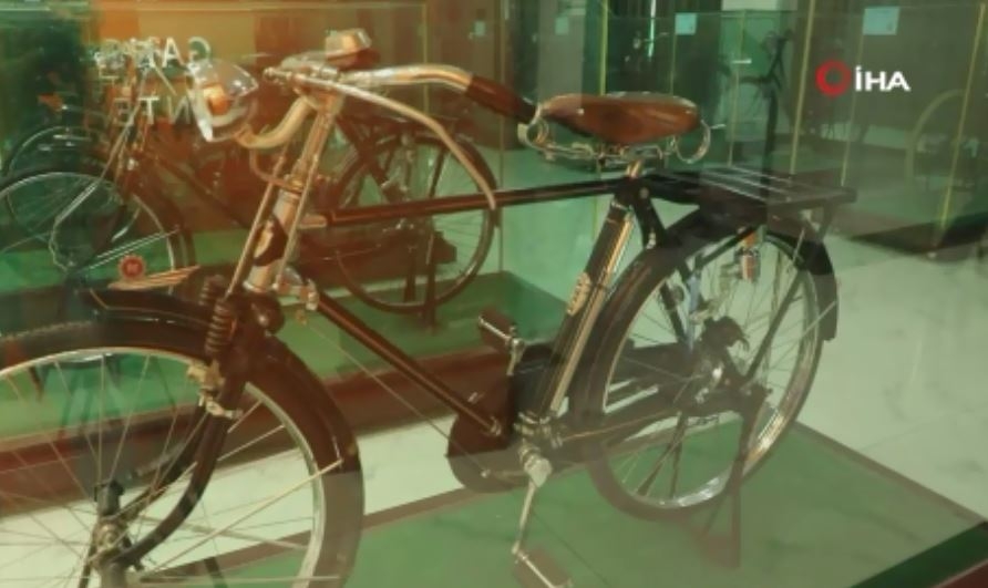Çinli Koleksiyoner Açtığı Müzede Bin 300’den Fazla Bisiklet Sergiliyor