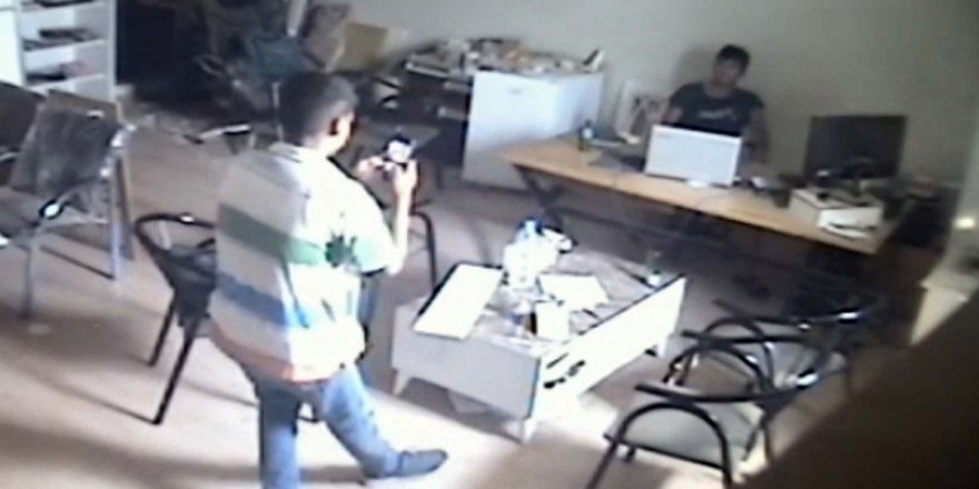 Osmaniye'de hırsızlar, girdikleri iş yerinde fotoğraf çekilip eğlendi