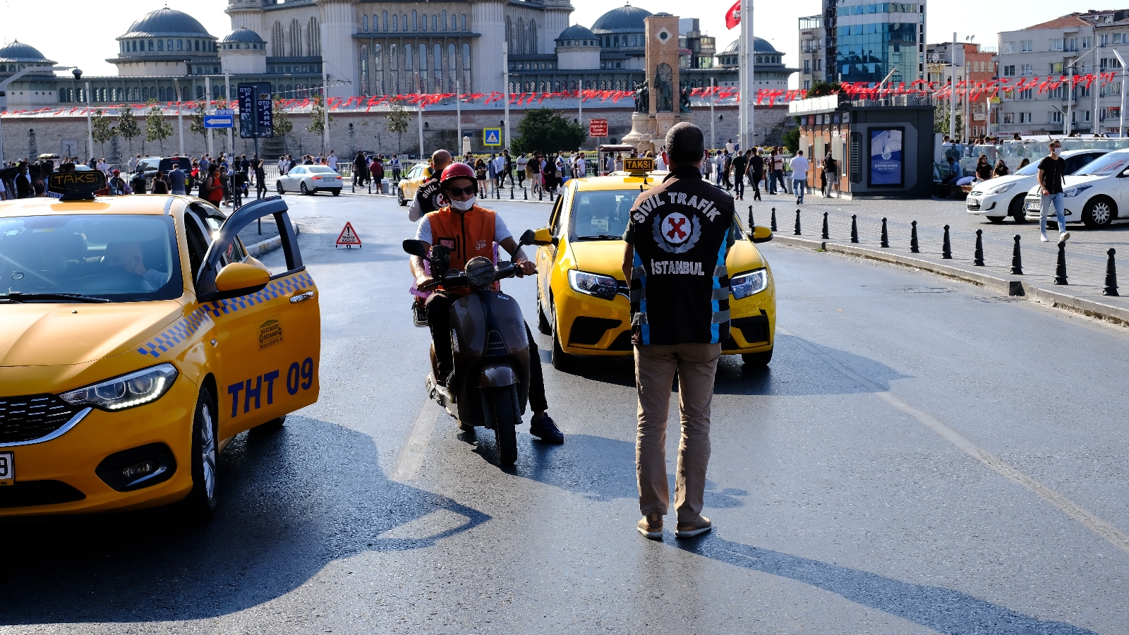 Taksim Meydanı’nda Taksi Denetimi