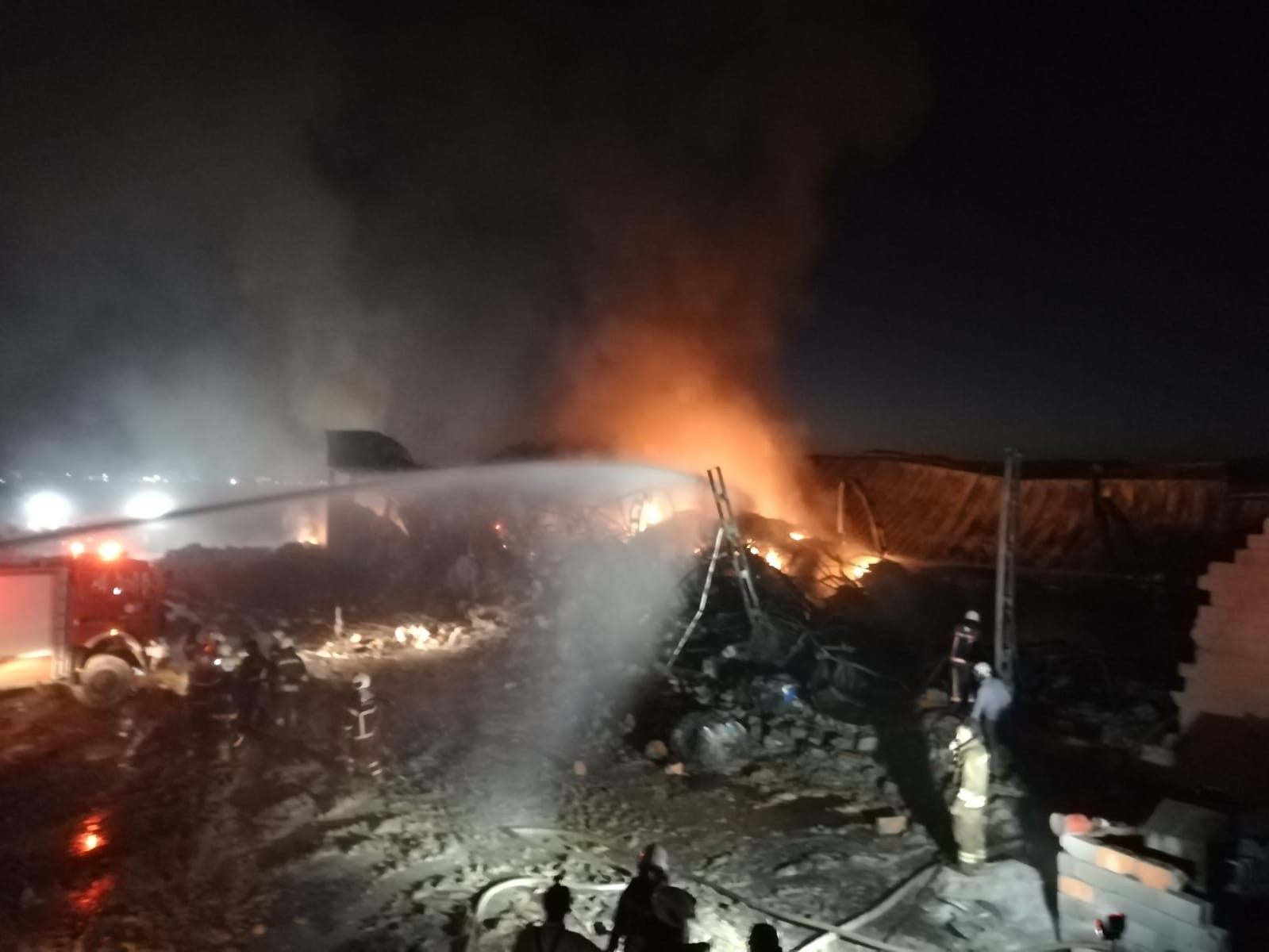 Plastik Dönüşüm Fabrikasında Çıkan Yangın Kontrol Altına Alındı