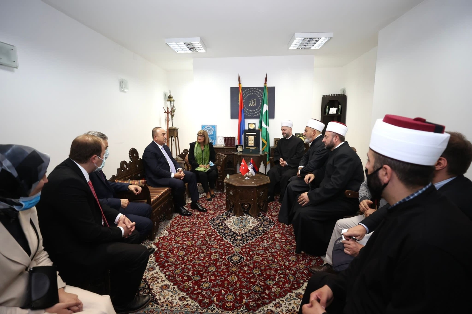 Dışişleri Bakanı Çavuşoğlu, Sırbistan’da Bayraklı Camii’ni Ziyaret Etti