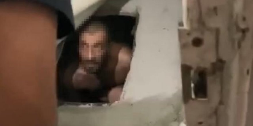 1 Ay Kanepenin Altındaki Çukurda Yaşamış