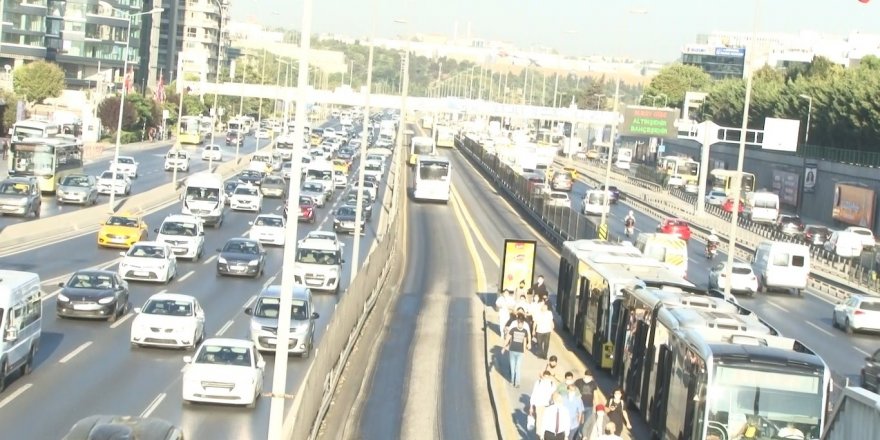 İstanbul’da Eğitimle Birlikte Trafik Yoğunluğu da Başladı