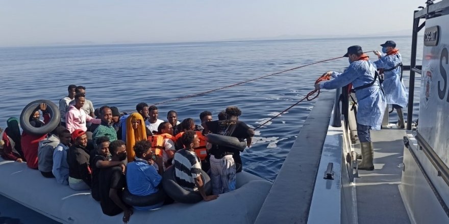 İzmir açıklarında 166 düzensiz göçmen kurtarıldı