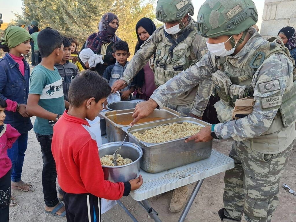 Mehmetçik Suriye halkının yanında olmaya devam ediyor