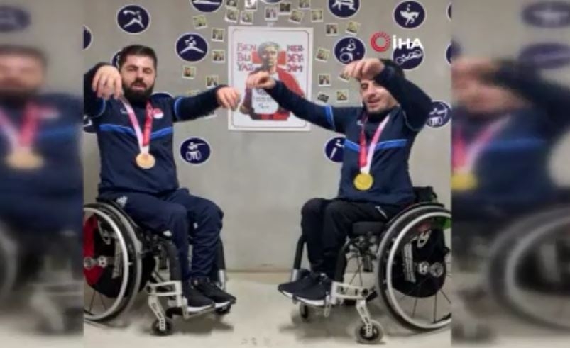 Abdullah ve Ali Öztürk kardeşlerden horonlu kutlama