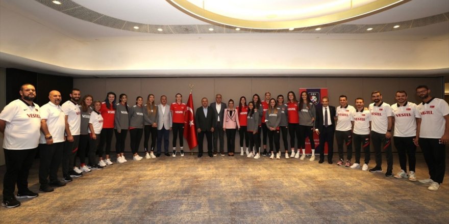 Çavuşoğlu'ndan Filenin Sultanlarına Moral Ziyareti