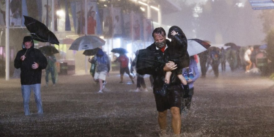 ABD’deki sel felaketinde 8 kişi öldü