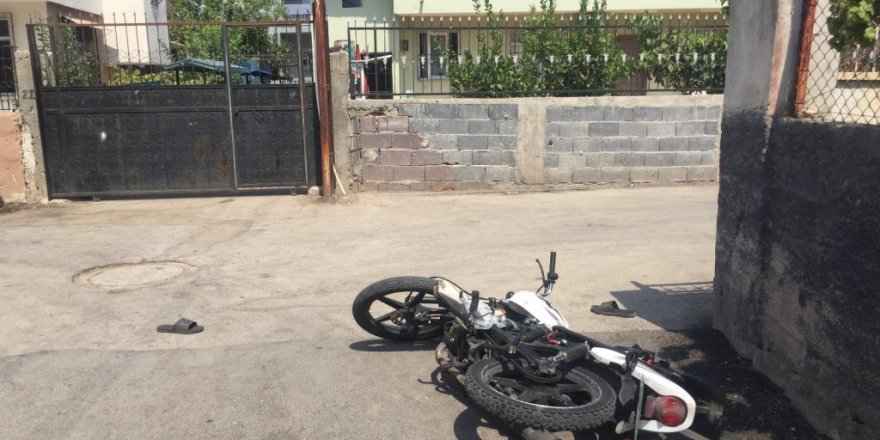 Sokak ortasında bıçaklı kavga: 1’i ağır 3 yaralı