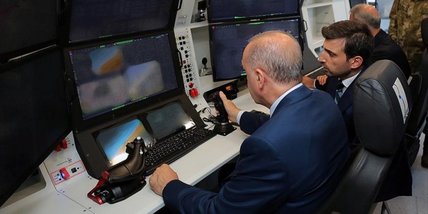 Baykar, Cumhurbaşkanı Erdoğan'ın Kendi Sesiyle Okuduğu Bayraktar Akıncı Tiha Yazılımına Eklenen Mesajını Paylaştı