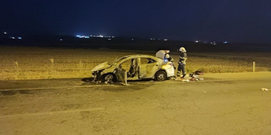 Batman'da seyir halindeki araç yandı