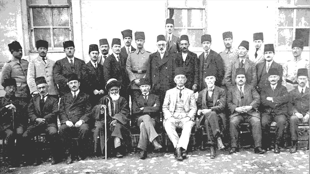 Türkiye Cumhuriyeti'nin Temellerinin Atıldığı Tarihi Kongrenin Üzerinden 102 Yıl Geçti