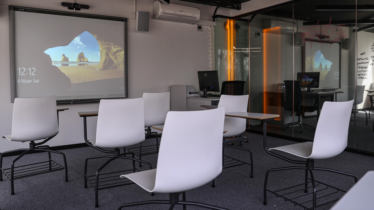 YÖK, Üniversitelerdeki Kovid-19 Tedbirlerini Ve Eğitim Süreçlerinin Çerçevesini Belirledi