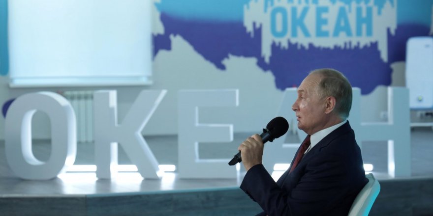 Rusya' da Putin konuşması sırasında bir öğrenci tarafından uyarıldı