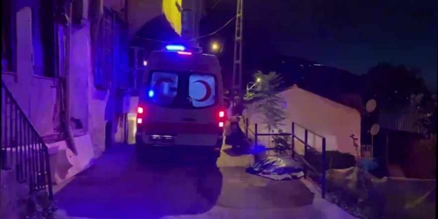 Bursa' da hırsız ev sahiplerini bıçakladı