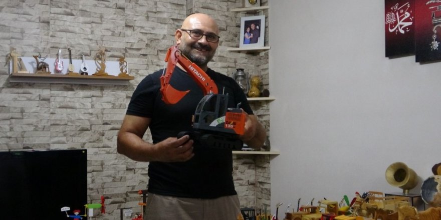 Oğlunun ödevini yaparken kendi yeteneğini fark etti