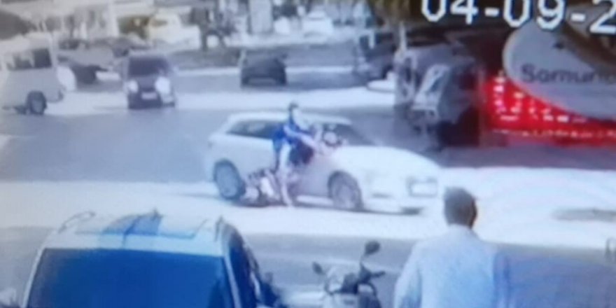 Bisikletli gençlerin kazası kamerada; 2 yaralı