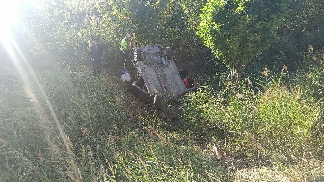 Yoldan çıkan araç şarampole uçtu: 1’iağır 6 yaralı