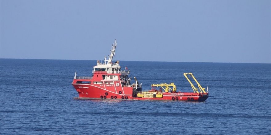 Hatay Açıklarında Suriye Kaynaklı Petrol Sızıntısına İlişkin Temizlik Çalışmaları Sürüyor