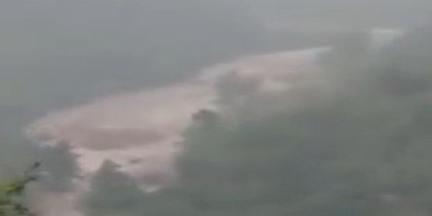 Bozkurt’ta selin geliş anı cep telefonuna yansıdı