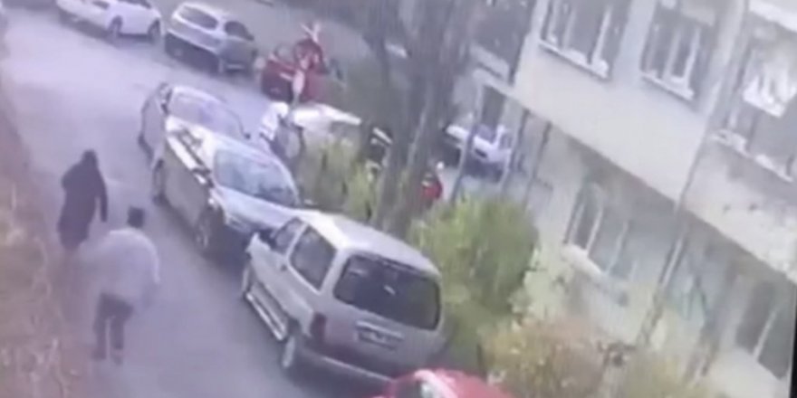 İstanbul’da emekli maaşını çeken yaşlı kadına kapkaç kamerada