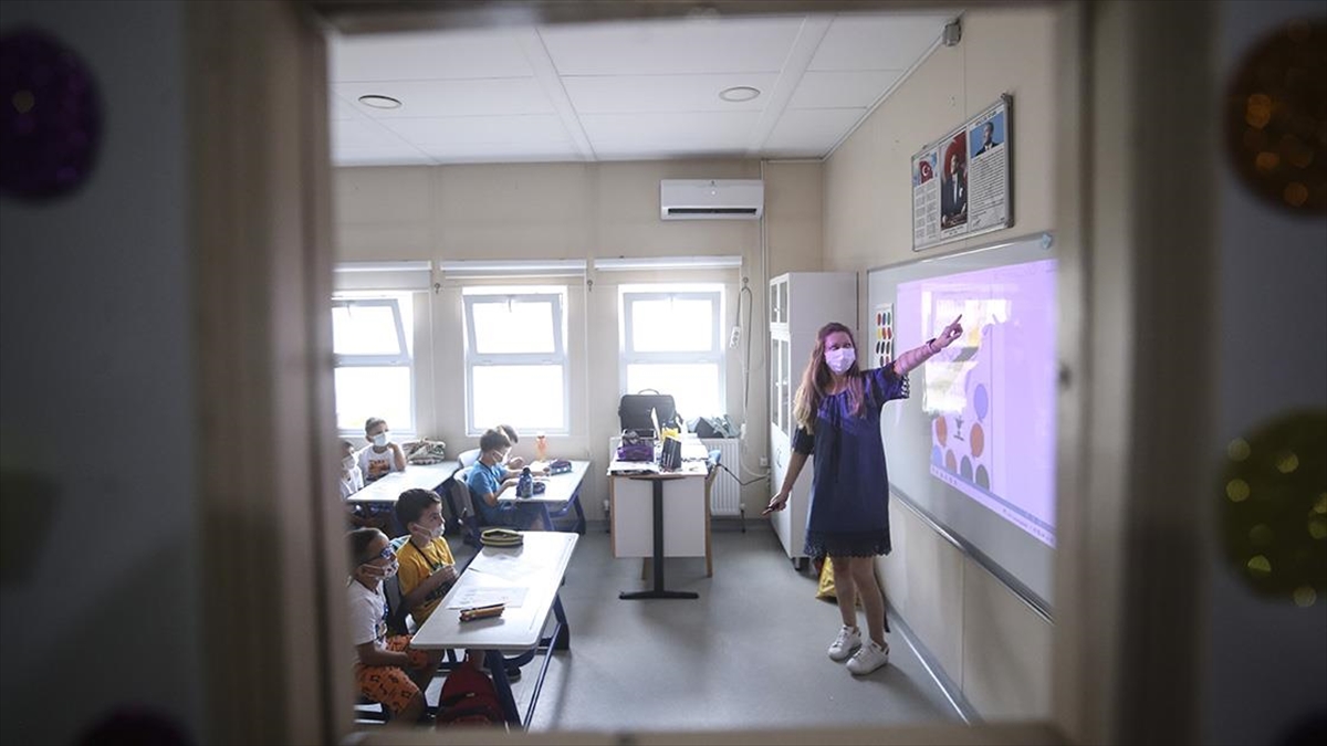 Okullarda Enfeksiyon Zincirine Karşı 'Sınıfların Sürekli Havalandırılması' Uyarısı