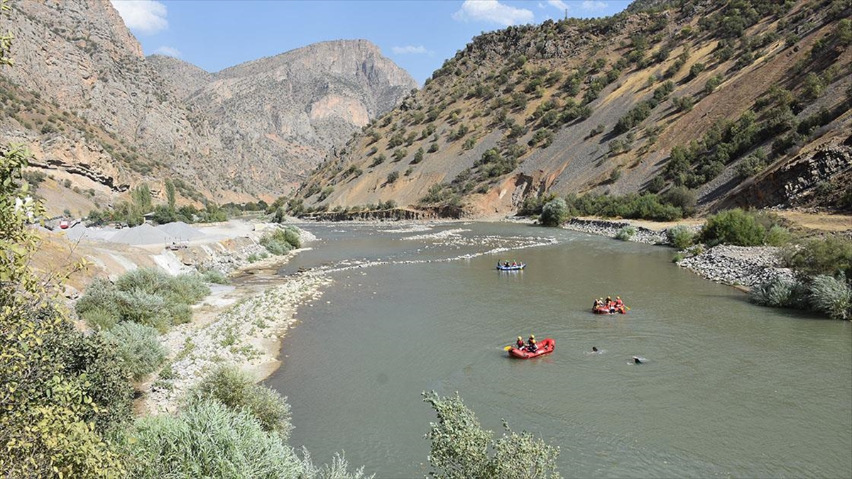 Terörden Arındırılan Çukurca Renkli Etkinliklerle Gündeme Geliyor