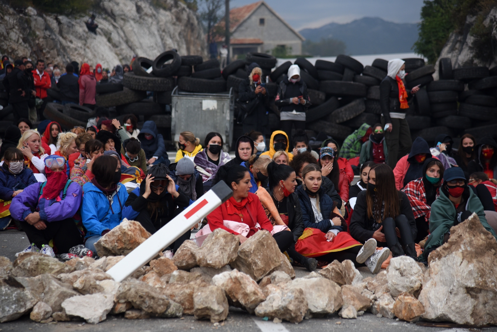 Karadağ’da taht töreni protestosu: 50 yaralı