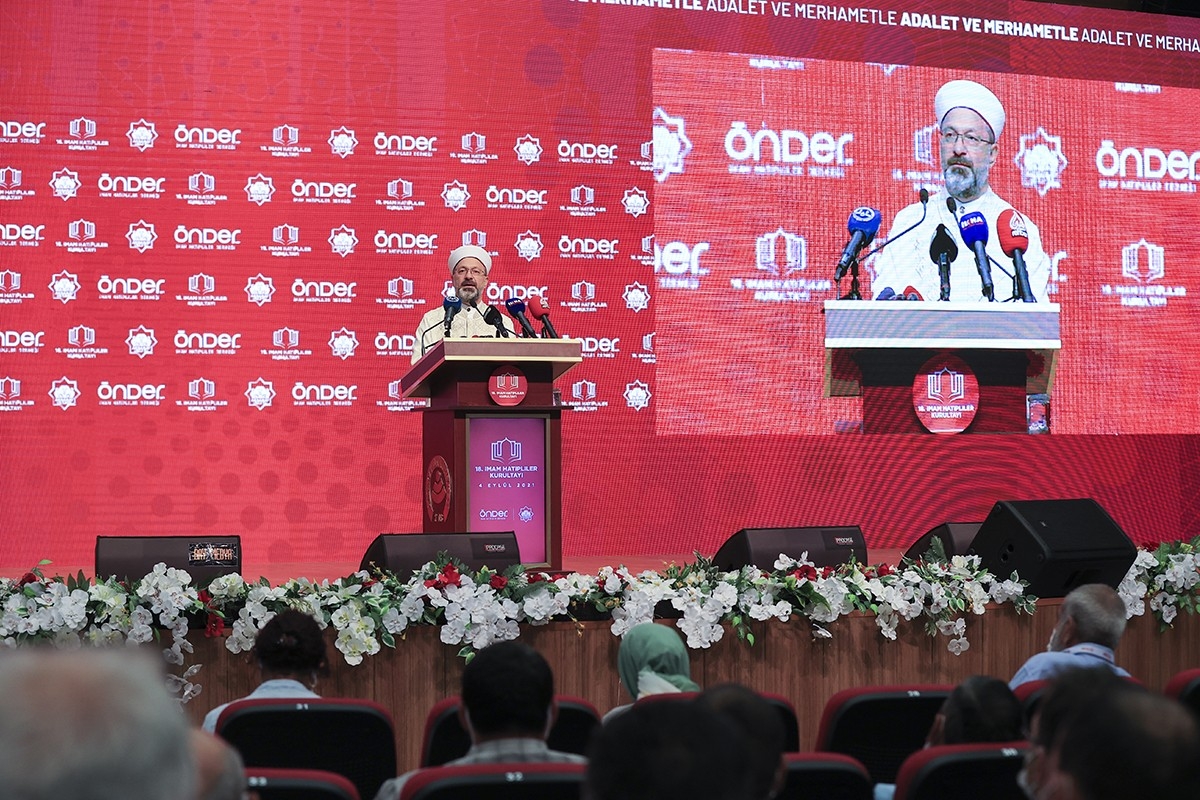 Diyanet İşleri Başkanı Erbaş: “Yeniden uyanış ve diriliş için cehaletle savaşmalıyız”