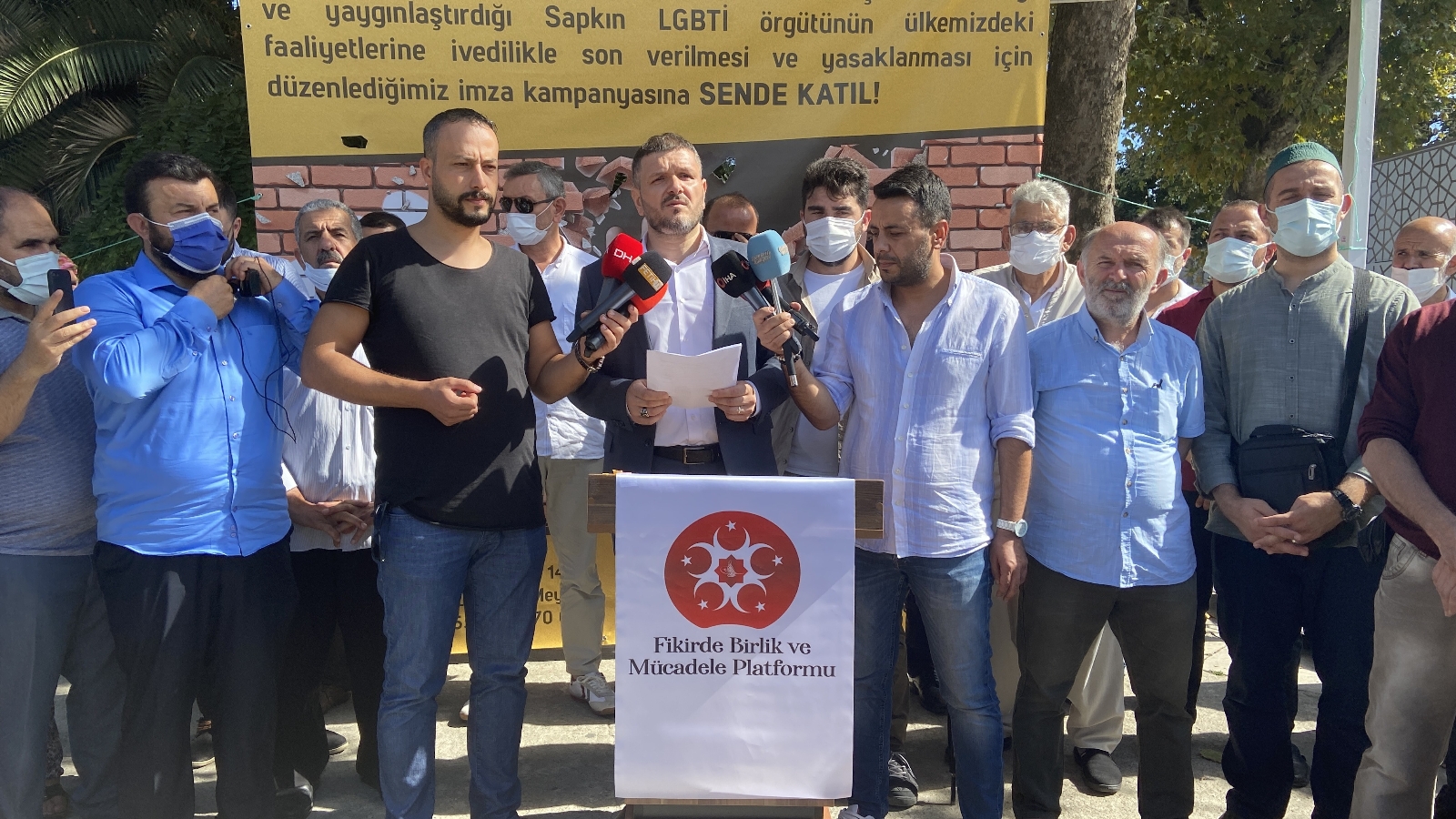 Eyüpsultan’da LGBTİ Faaliyetlerinin Sonlanması İçin İmza Kampanyası Başlatıldı