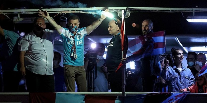 Trabzonspor'un Kuruluşunun 54. Yılı İstanbul'da Meşalelerle Kutlandı