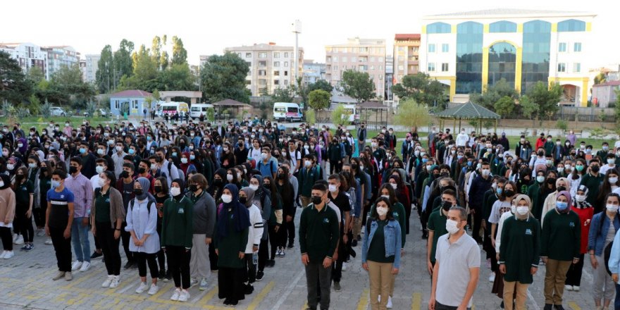 Milyonlarca öğrenci için yüz yüze eğitime start verildi