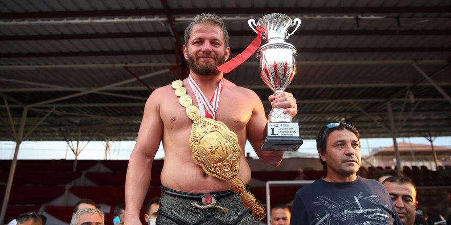 İsmail Balaban ,669. düzenlenen Elmalı' da İlk Defa Başpehlivan oldu