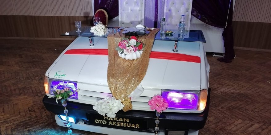 Erzurum' da hurdadan aldığı aracı  gelin masasına çevirip kendi düğününde kullandı