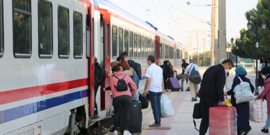 Trenlerde aşı kartı ve PCR testi zorunluluğu başladı