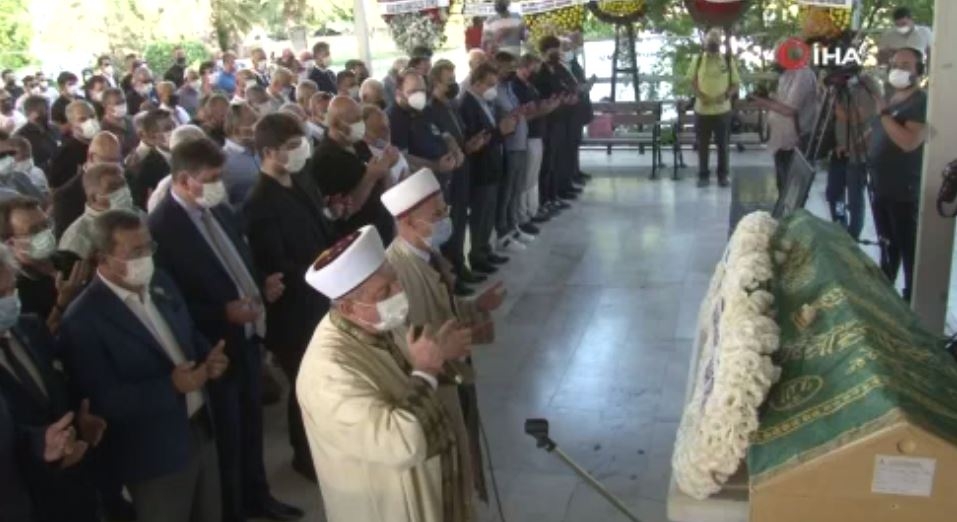 Korona virüse yenilen İzmirli iş adamı Selim Yaşar defnedildi