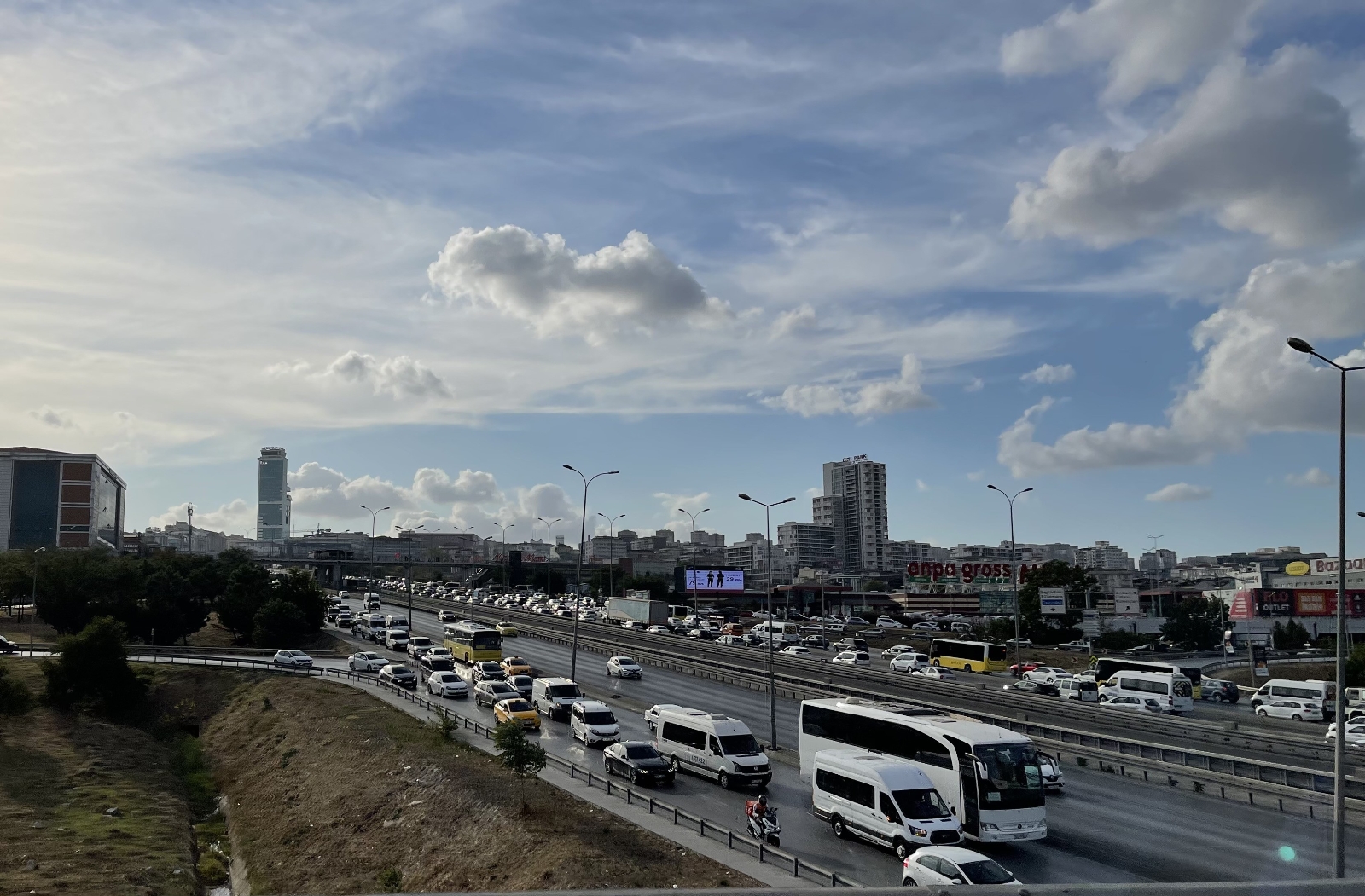 İstanbul’da okulun ilk günü trafik yoğunluğu yüzde 58 seviyelerine yükseldi