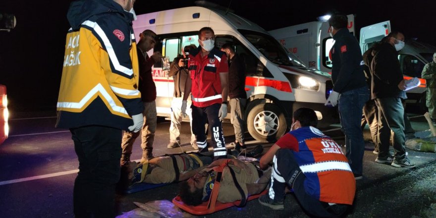 Van' da kaçak göçmenleri taşıyan araç devrildi: Çok sayıda yaralı var