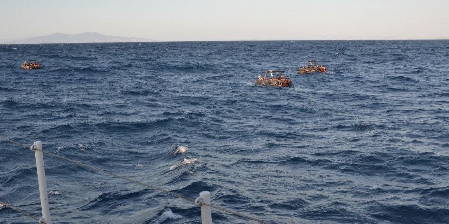 İzmir' de 74 Düzensiz Göçmen Kurtarıldı