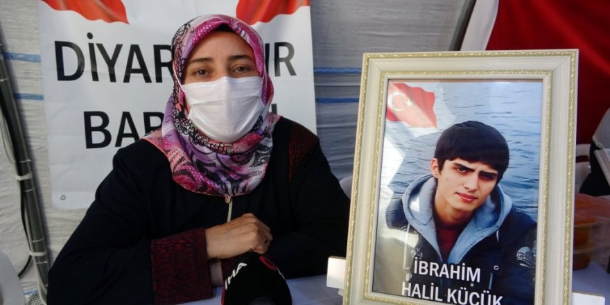 Evlat nöbetindeki acılı annenin feryadı